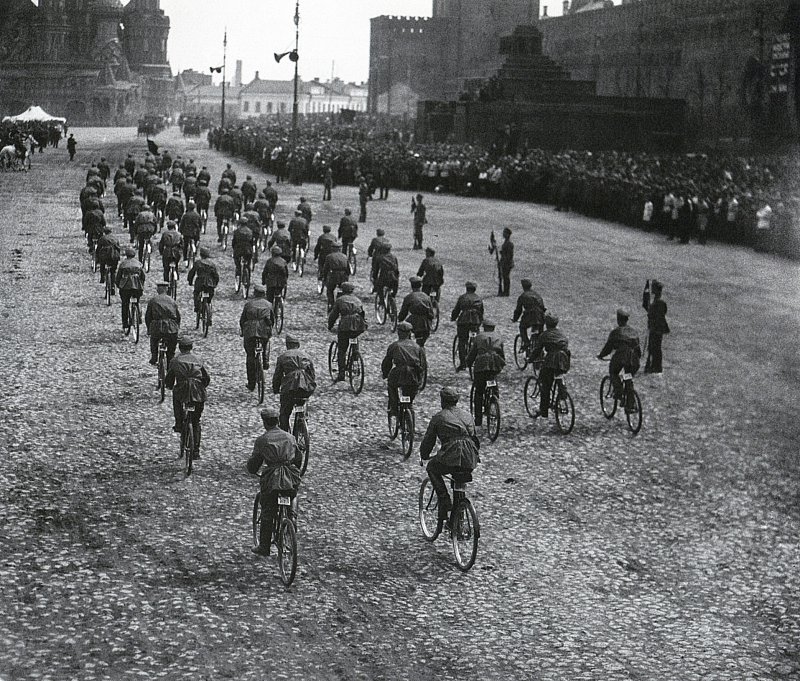 Парад на Красной площади, велосипедисты