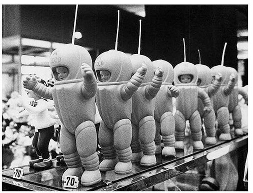 Советские игрушки "космонавты"