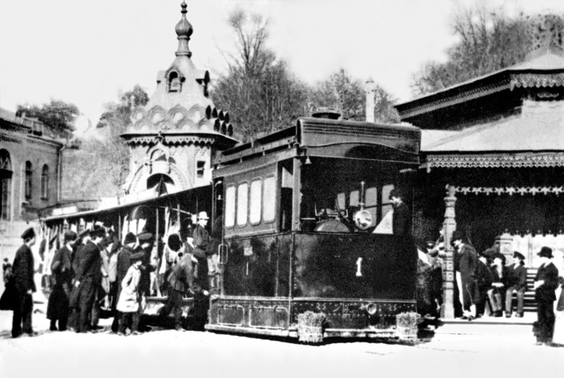 Паровой трамвай на Царской площади